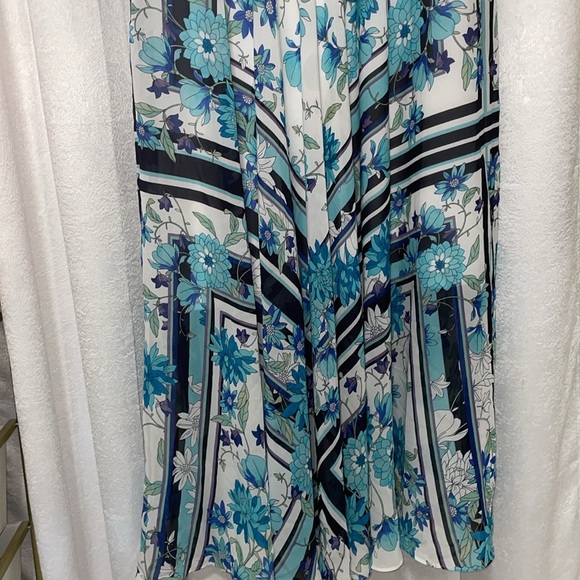 Blue Patterned Maxi Dress - Picture 7 of 8